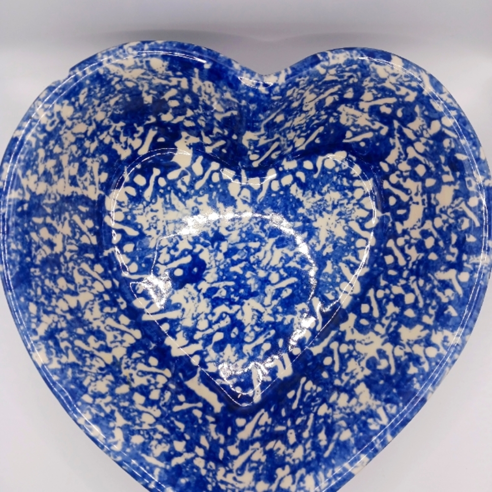 Alpine Pottery Ohio 1999 Roseville Blue and off white, heart shaped